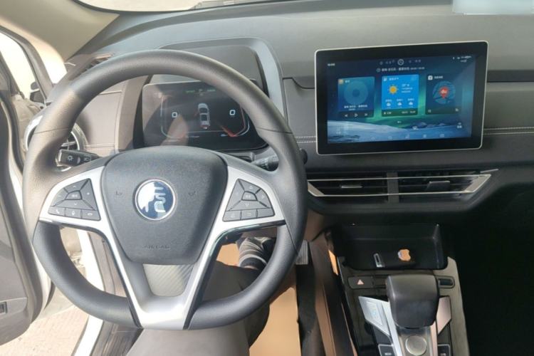 Used BYD Yuan New Energy 2019 EV535 Smart Connect Trendsetting Model Center Console