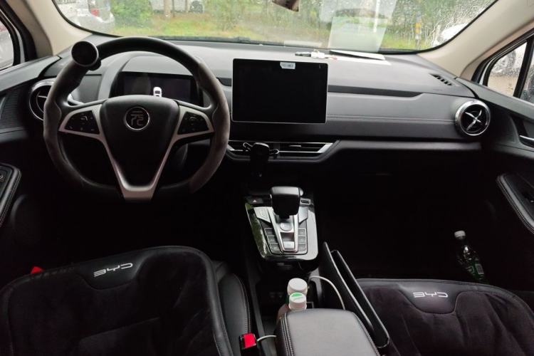 Used BYD Yuan New Energy 2019 EV535 Smart Connect Trendsetting Model Center Console