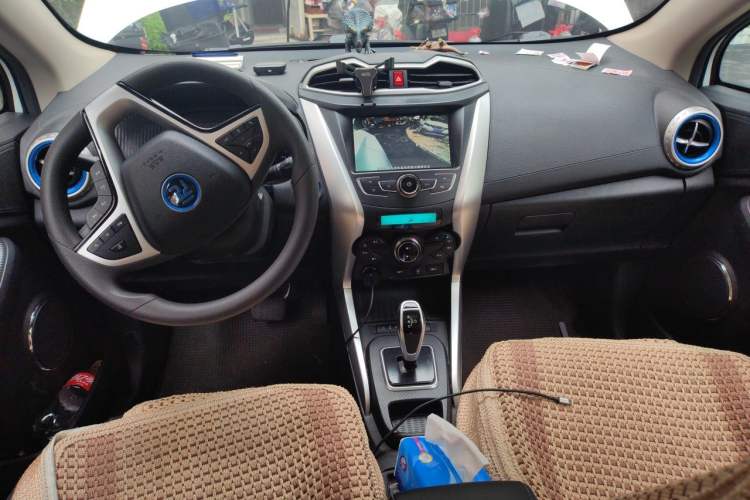 Used BYD Yuan New Energy 2019 EV360 Smart Connect Leading Model Center Console