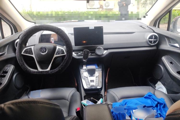 Used BYD Yuan New Energy 2019 EV535 Smart Connect Trendsetting Model Center Console