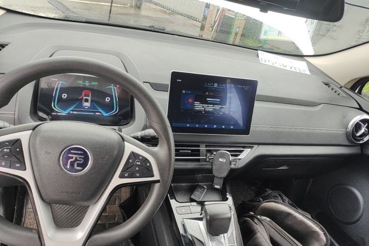 Used BYD Yuan New Energy 2019 EV535 Smart Connect Trendsetting Model Center Console