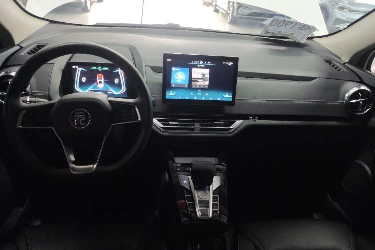 Used BYD Yuan New Energy 2019 EV535 Smart Connect Trendsetting Model Center Console