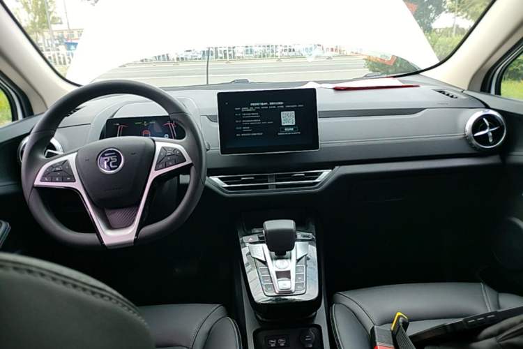Used BYD Yuan New Energy 2019 EV535 Smart Connect Trendsetting Model Center Console