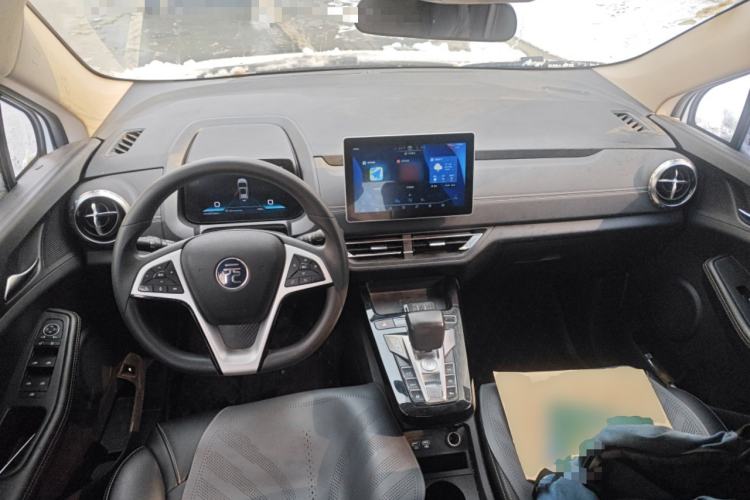 Used BYD Yuan New Energy 2019 EV535 Smart Connect Trendsetting Model Center Console
