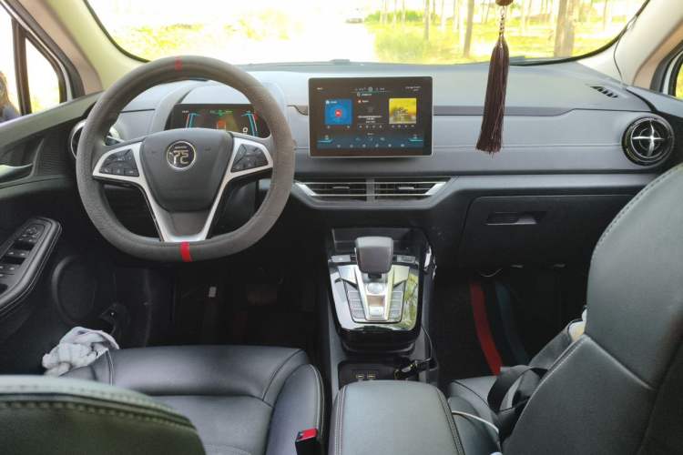 Used BYD Yuan New Energy 2019 EV535 Smart Connect Trendsetting Model Center Console