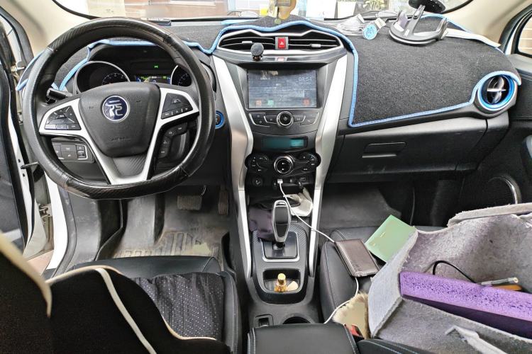 Used BYD Yuan New Energy 2019 EV360 Smart Connect Leading Model Center Console