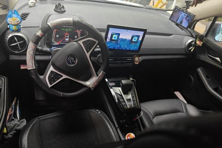 Used BYD Yuan New Energy 2019 EV535 Smart Connect Trendsetting Model Center Console