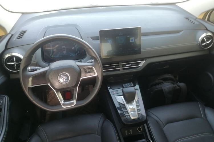 Used BYD Yuan New Energy 2019 EV535 Smart Connect Trendsetting Model Center Console