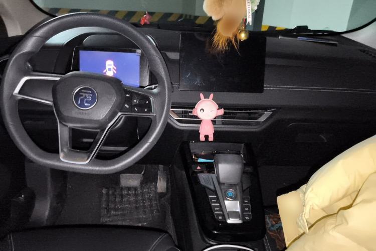 Used BYD Yuan New Energy 2019 EV535 Smart Connect Trendsetting Model Center Console