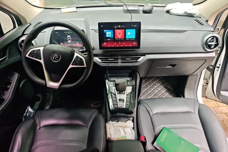 Used BYD Yuan New Energy 2019 EV535 Smart Connect Trendsetting Model Center Console