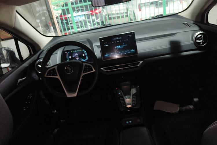 Used BYD Yuan New Energy 2019 EV535 Smart Connect Trendsetting Model Center Console