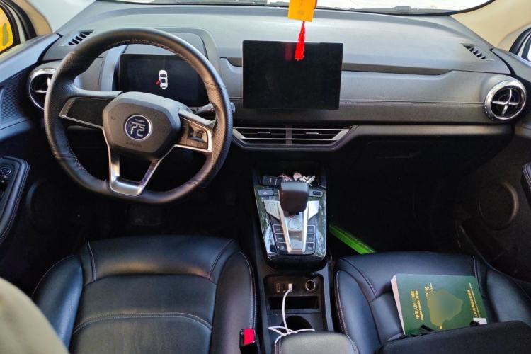 Used BYD Yuan New Energy 2019 EV535 Smart Connect Trendsetting Model Center Console