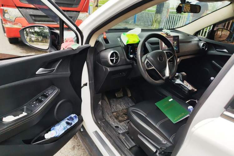 Used BYD Yuan New Energy 2019 EV360 Smart Connect Luxurious Model Driver Seat