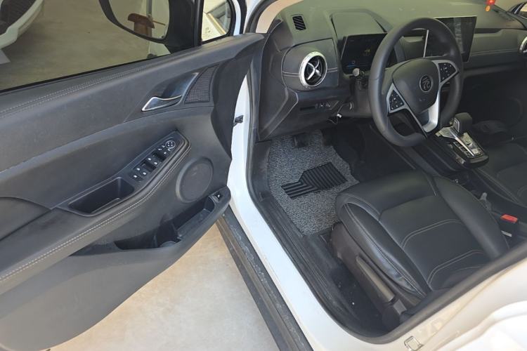 Used BYD Yuan New Energy 2019 EV360 Smart Connect Luxurious Model Driver Seat