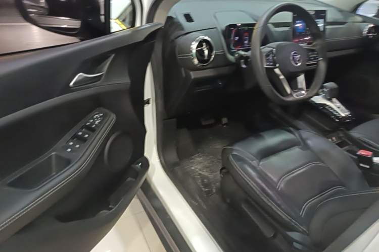 Used BYD Yuan New Energy 2019 EV360 Smart Connect Enjoyment Model Driver Seat