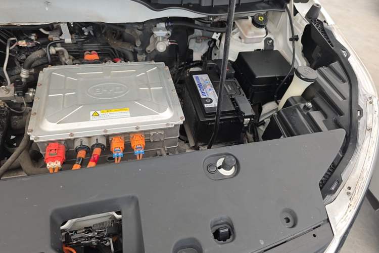 Used BYD Yuan New Energy 2019 EV360 Smart Connect Luxurious Model Engine Bay Left