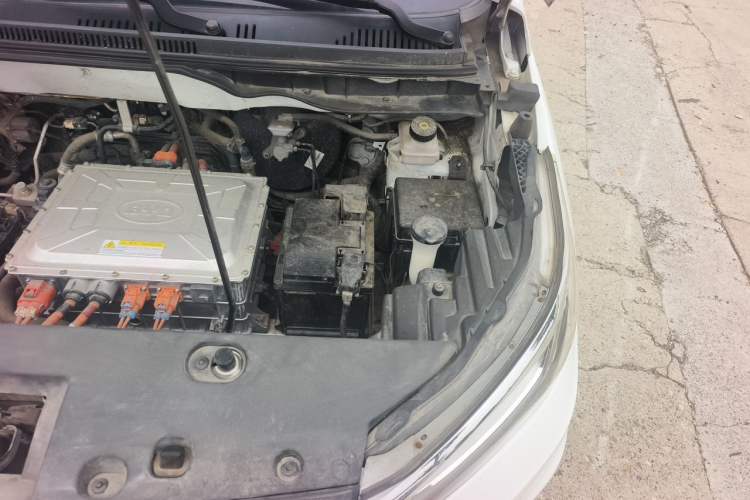 Used BYD Yuan New Energy 2019 EV535 Smart Connect Trendsetting Model Engine Bay Left
