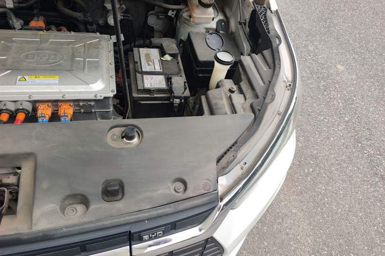 Used BYD Yuan New Energy 2019 EV535 Smart Connect Trendsetting Model Engine Bay Left