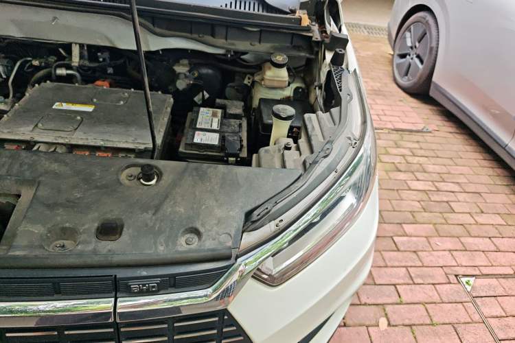 Used BYD Yuan New Energy 2019 EV535 Smart Connect Trendsetting Model Engine Bay Left