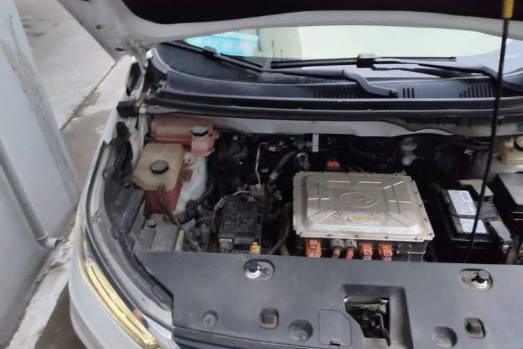 Used BYD Yuan New Energy 2019 EV535 Smart Connect Trendsetting Model Engine Bay Right