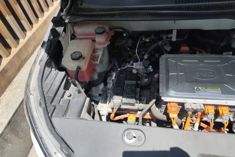 Used BYD Yuan New Energy 2019 EV535 Smart Connect Trendsetting Model Engine Bay Right