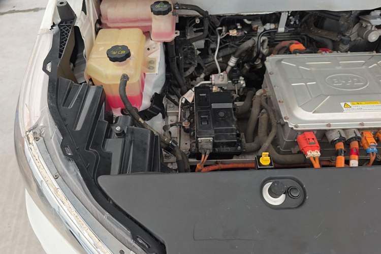 Used BYD Yuan New Energy 2019 EV360 Smart Connect Luxurious Model Engine Bay Right