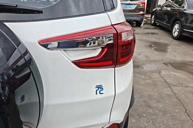 Used BYD Yuan New Energy 2019 EV360 Smart Connect Leading Model Exterior 3