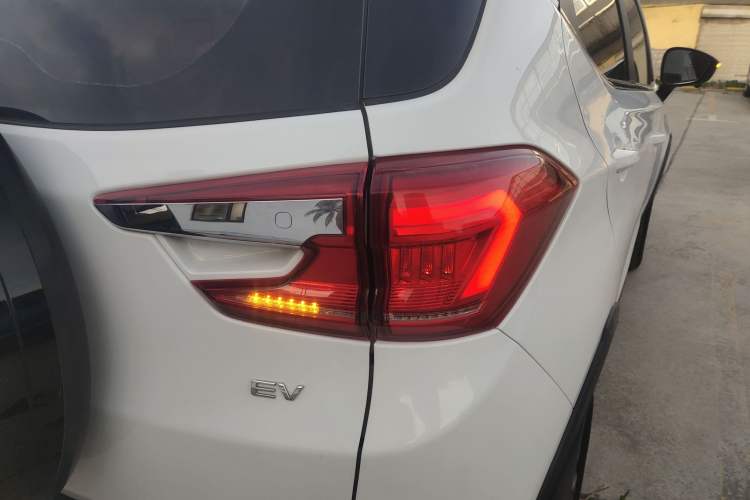 Used BYD Yuan New Energy 2019 EV535 Smart Connect Trendsetting Model Exterior 3