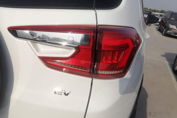Used BYD Yuan New Energy 2019 EV535 Smart Connect Trendsetting Model Exterior 3