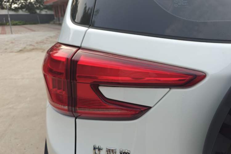 Used BYD Yuan New Energy 2019 EV535 Smart Connect Trendsetting Model Exterior 8
