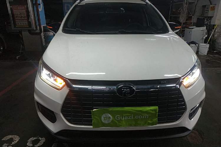Used BYD Yuan New Energy 2019 EV360 Smart Connect Enjoyment Model Front