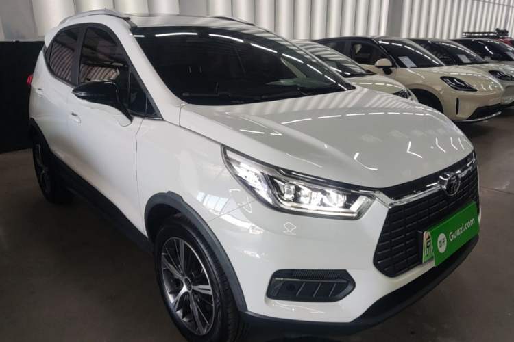 Used BYD Yuan New Energy 2019 EV535 High-Energy Leading Edition Front Right 45 Deg