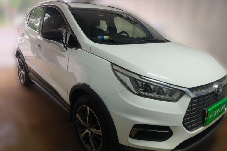 Used BYD Yuan New Energy 2019 EV535 High-Energy Leading Edition Front Right 45 Deg