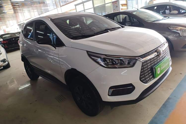Used BYD Yuan New Energy 2019 EV535 Smart Connect Trendsetting Model Front Right 45 Deg