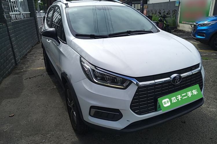 Used BYD Yuan New Energy 2019 EV535 High-Energy Leading Edition Front Right 45 Deg