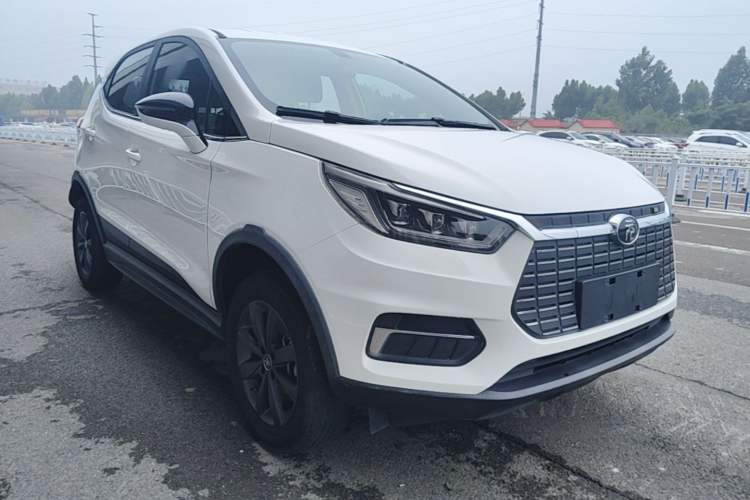 Used BYD Yuan New Energy 2019 EV360 Smart Connect Luxurious Model Front Right 45 Deg
