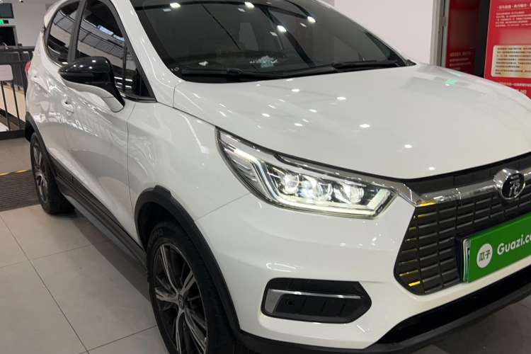 Used BYD Yuan New Energy 2019 EV535 High-Energy Leading Edition Front Right 45 Deg