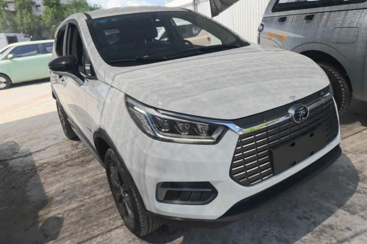 Used BYD Yuan New Energy 2019 EV360 Smart Connect Luxurious Model Front Right 45 Deg