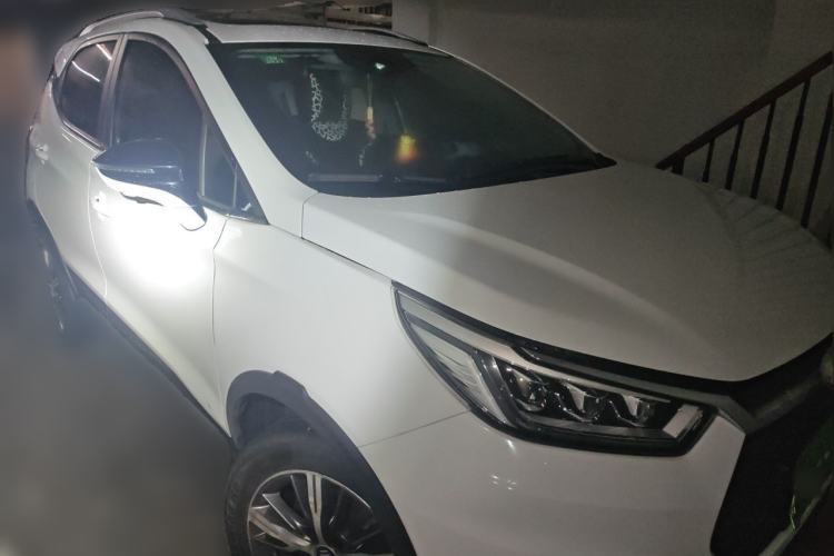Used BYD Yuan New Energy 2019 EV535 High-Energy Leading Edition Front Right 45 Deg