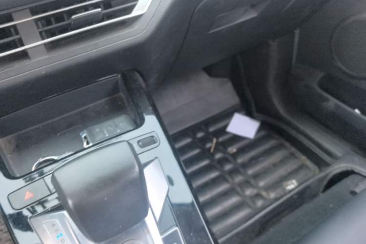 Used BYD Yuan New Energy 2019 EV535 Smart Connect Trendsetting Model Gear Lever