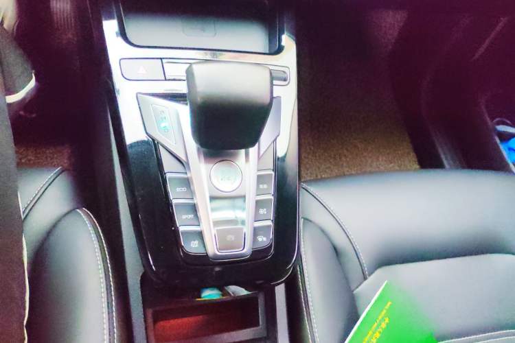 Used BYD Yuan New Energy 2019 EV535 Smart Connect Trendsetting Model Gear Lever