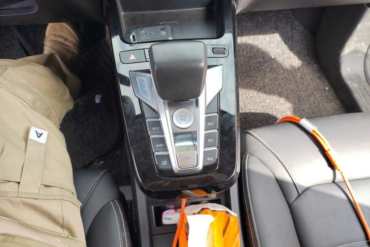 Used BYD Yuan New Energy 2019 EV360 Smart Connect Enjoyment Model Gear Lever