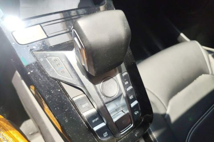 Used BYD Yuan New Energy 2019 EV535 Smart Connect Trendsetting Model Gear Lever
