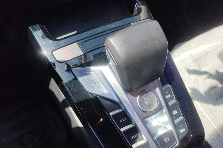 Used BYD Yuan New Energy 2019 EV535 Smart Connect Trendsetting Model Gear Lever