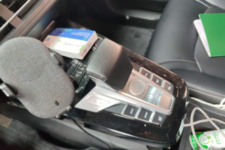 Used BYD Yuan New Energy 2019 EV360 Smart Connect Luxurious Model Gear Lever