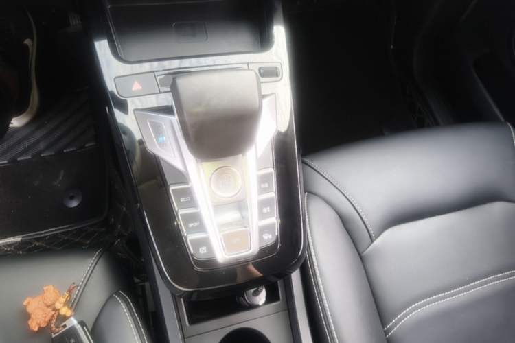 Used BYD Yuan New Energy 2019 EV535 Smart Connect Trendsetting Model Gear Lever