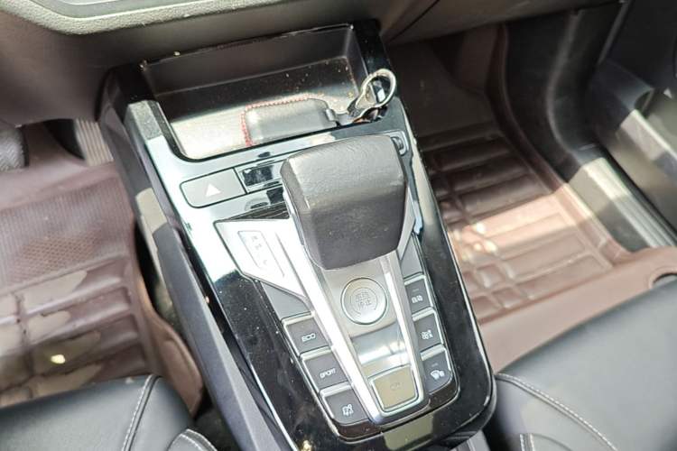Used BYD Yuan New Energy 2019 EV360 Smart Connect Enjoyment Model Gear Lever