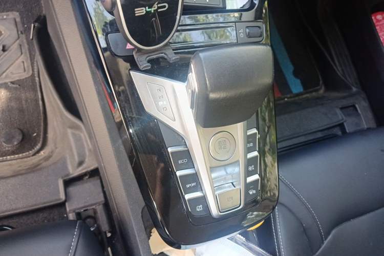 Used BYD Yuan New Energy 2019 EV535 Smart Connect Trendsetting Model Gear Lever