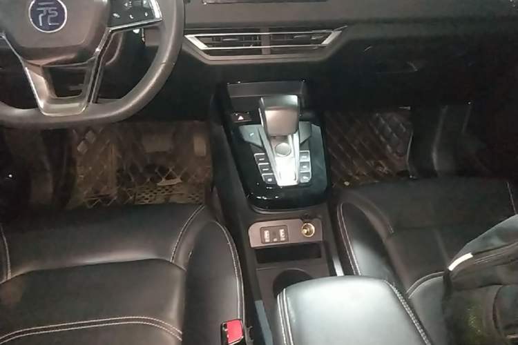 Used BYD Yuan New Energy 2019 EV360 Smart Connect Enjoyment Model Gear Lever