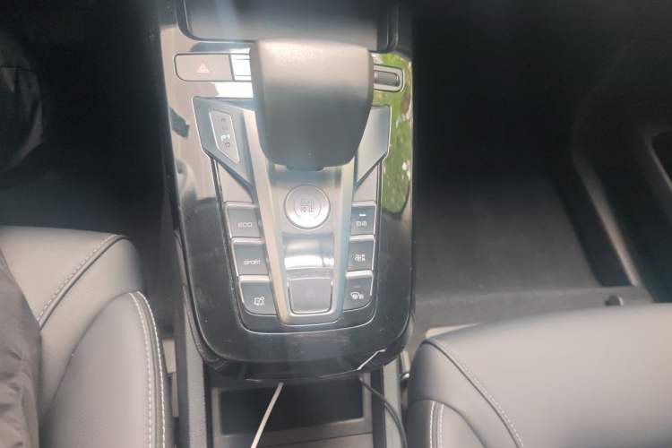 Used BYD Yuan New Energy 2019 EV535 Smart Connect Trendsetting Model Gear Lever